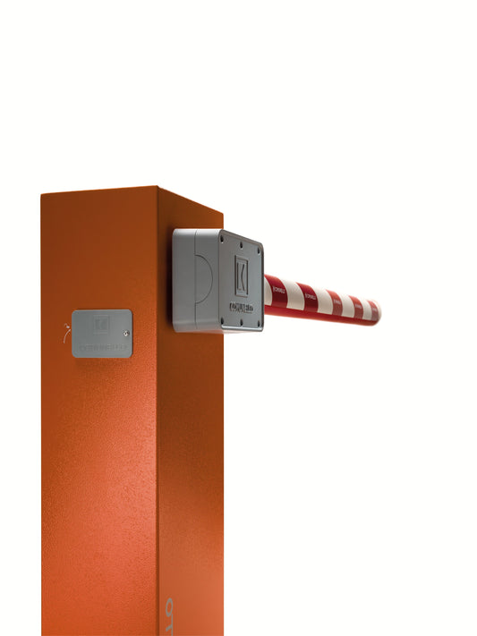 Comunello Border 400 24V 4M heavy duty parking barrier with orange post and striped beam.