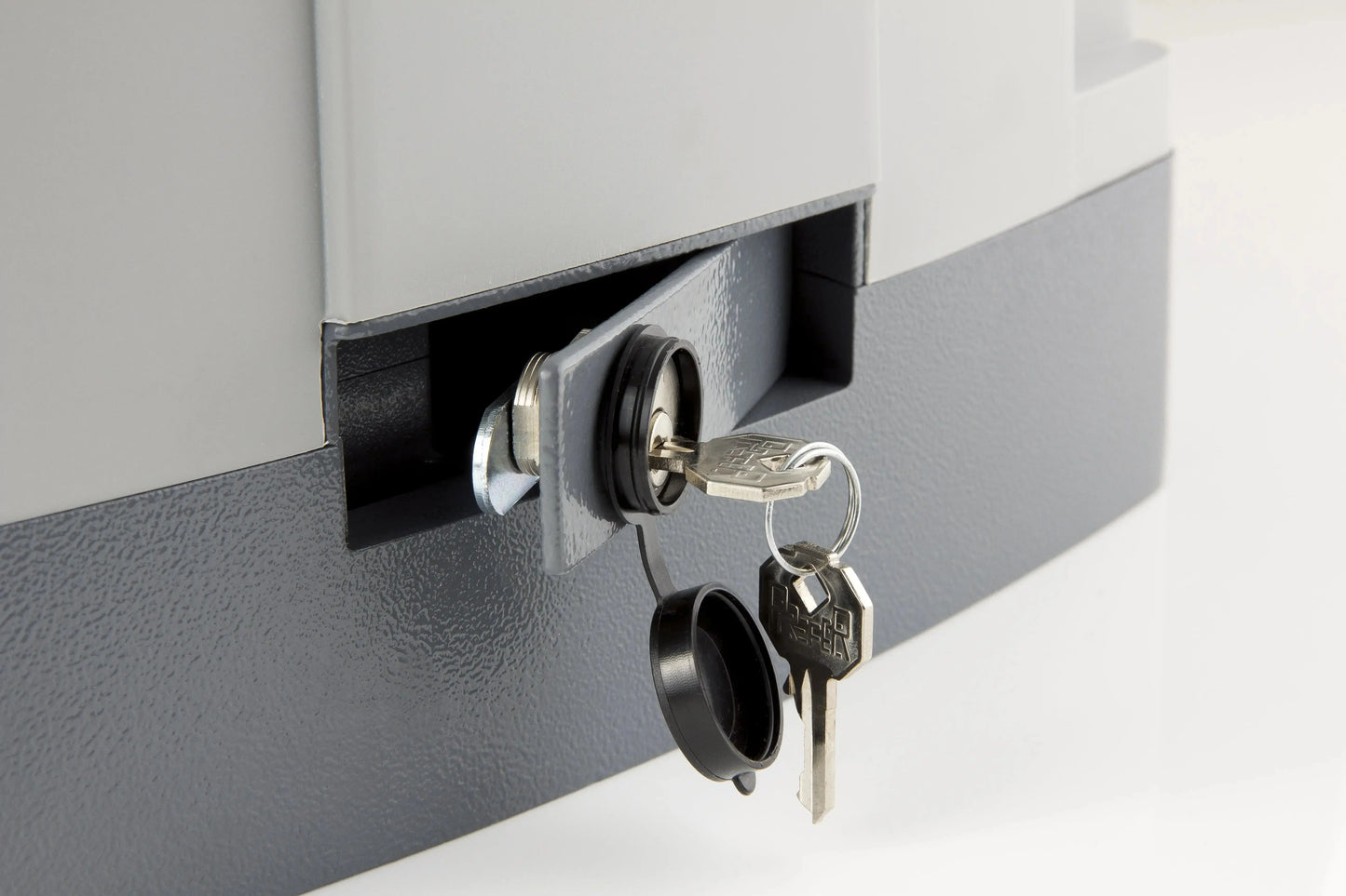 Key-operated gate automation lock for swing or sliding gates in Qatar