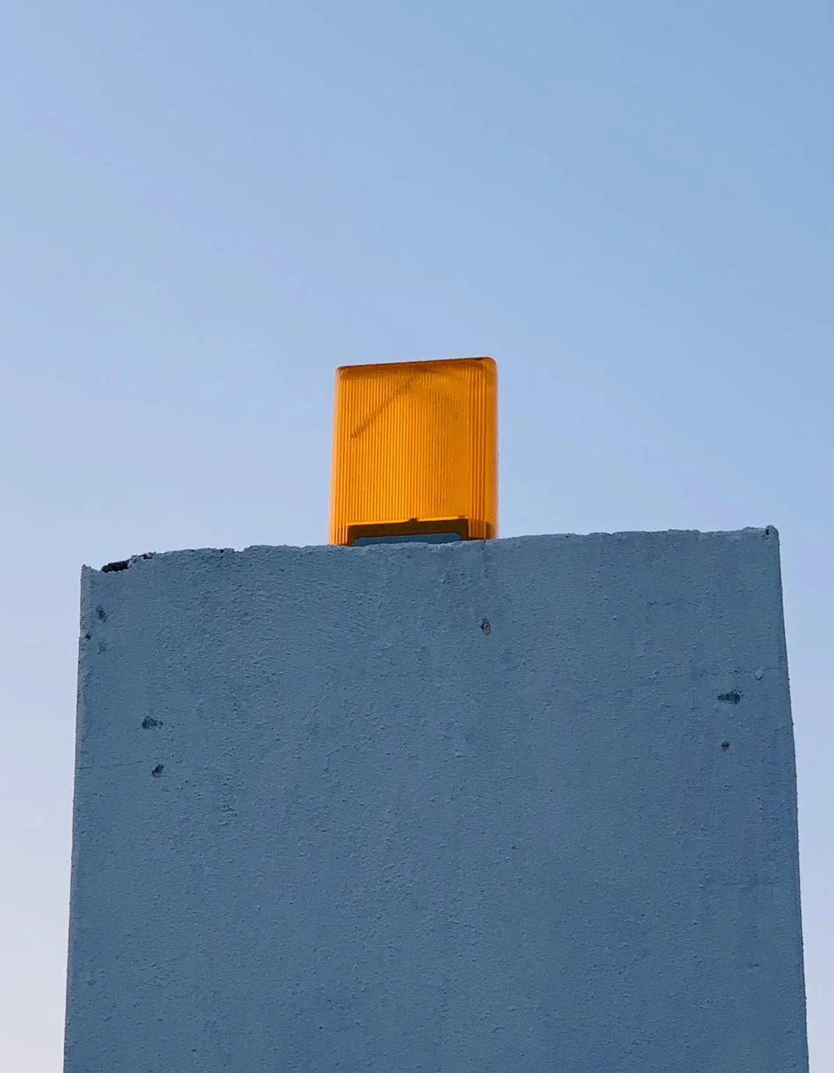 Sliding gate warning light for Comunello FORT 1500 Sliding Gate Motor, with an amber ribbed lens and black base